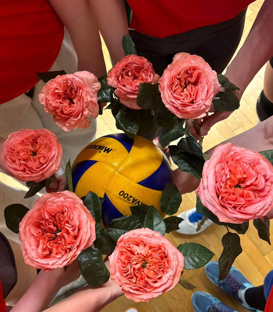 СЕРЕБРО В ГОРОДСКОМ ТУРНИРЕ ПО ВОЛЕЙБОЛУ СРЕДИ ЖЕНЩИН 1