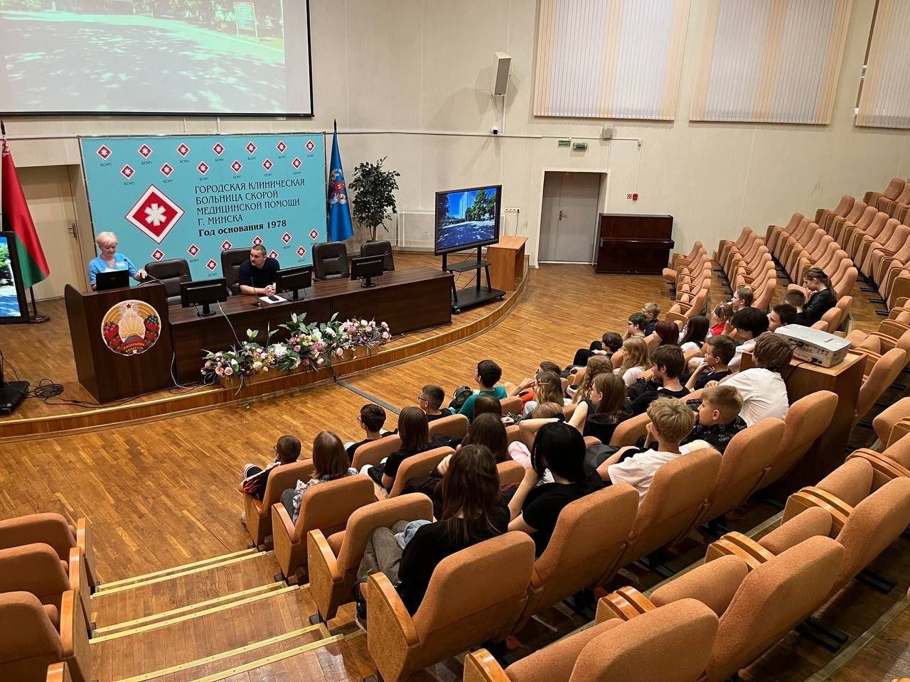 Школьники познакомились с профессией медика и работой ГКБСМП 2